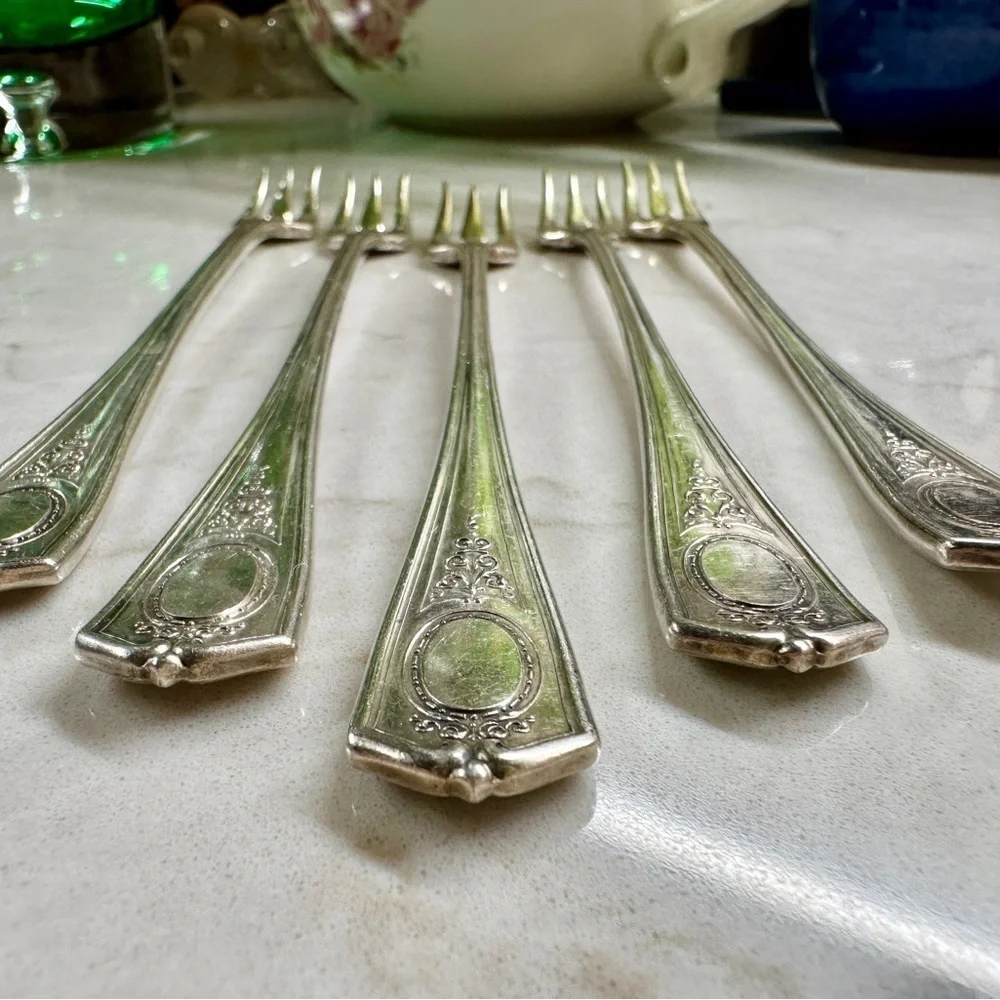 SET/5, ONEIDA, COMMUNITY PLATE, COCKTAIL/SEAFOOD 6” FORKS.